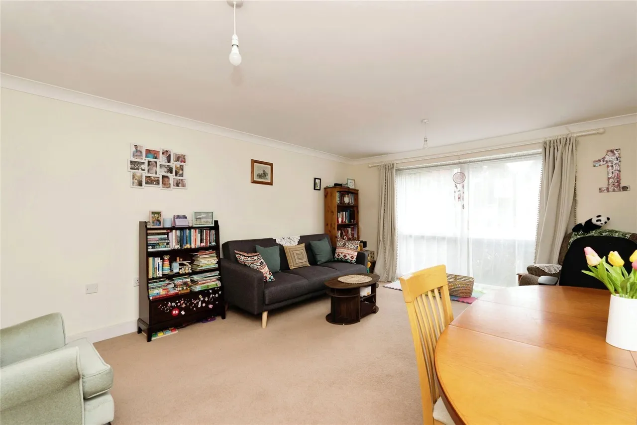 Regents Park Road, Regents Park, SO15, photo 6