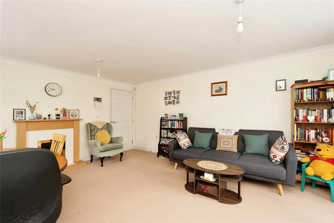 Regents Park Road, Regents Park, SO15, photo 9