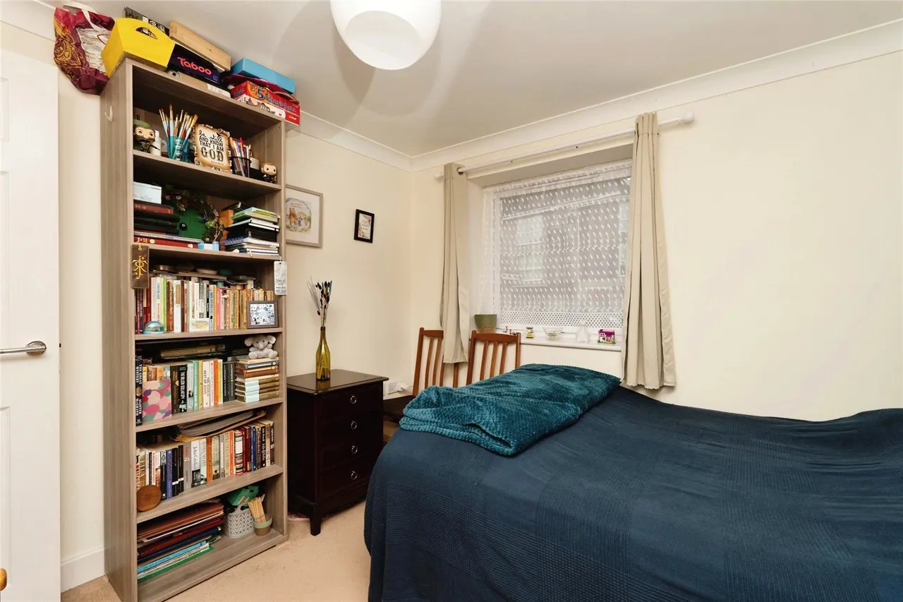 Regents Park Road, Regents Park, SO15, photo 15