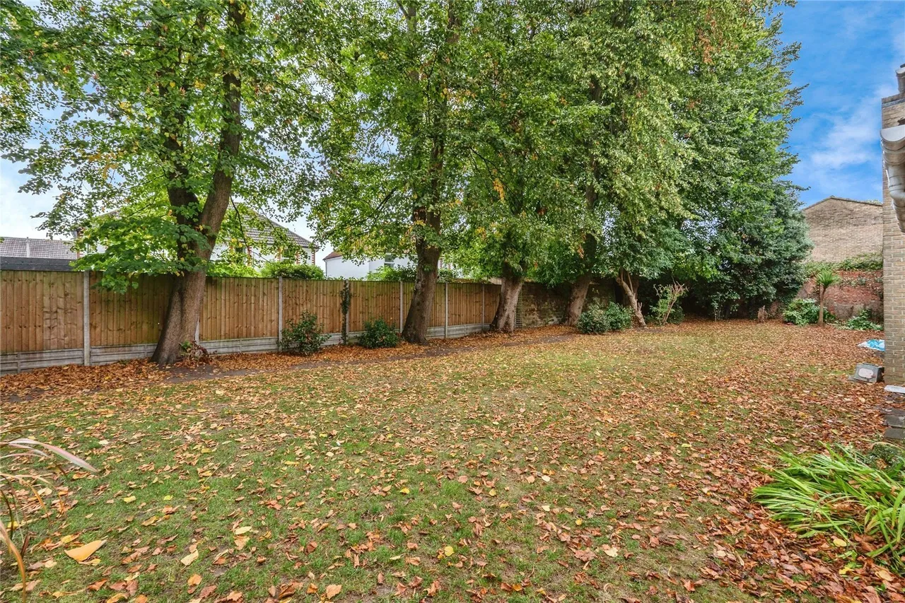 Regents Park Road, Regents Park, SO15, photo 3