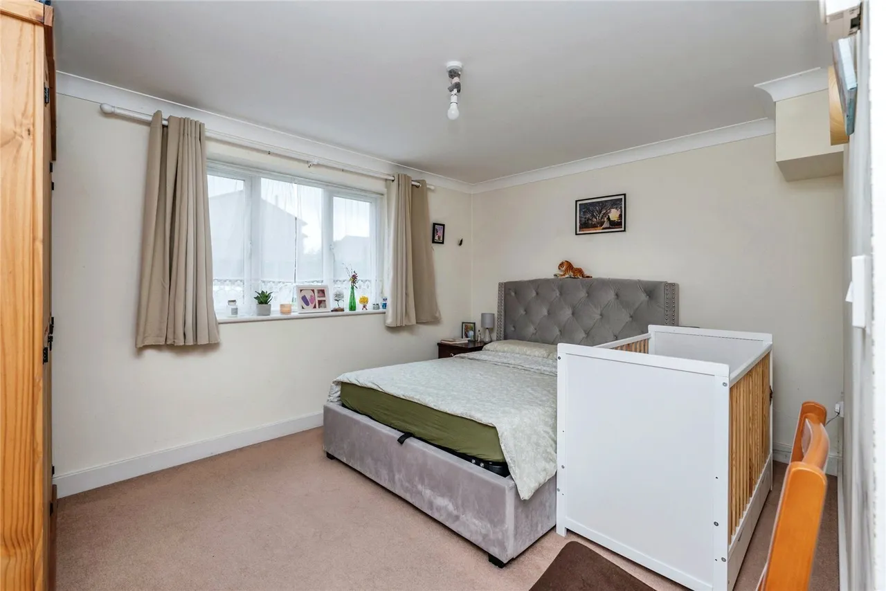 Regents Park Road, Regents Park, SO15, photo 12