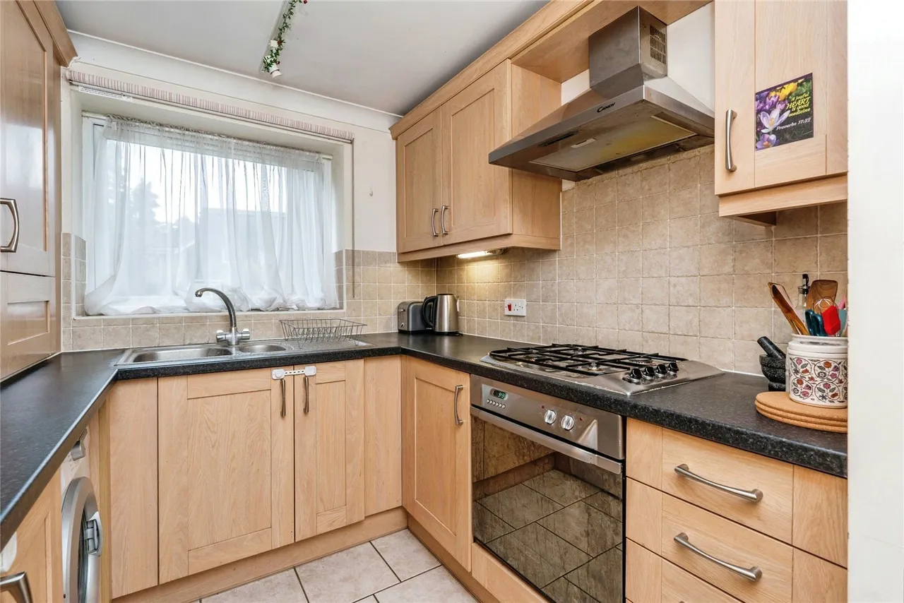 Regents Park Road, Regents Park, SO15, photo 10