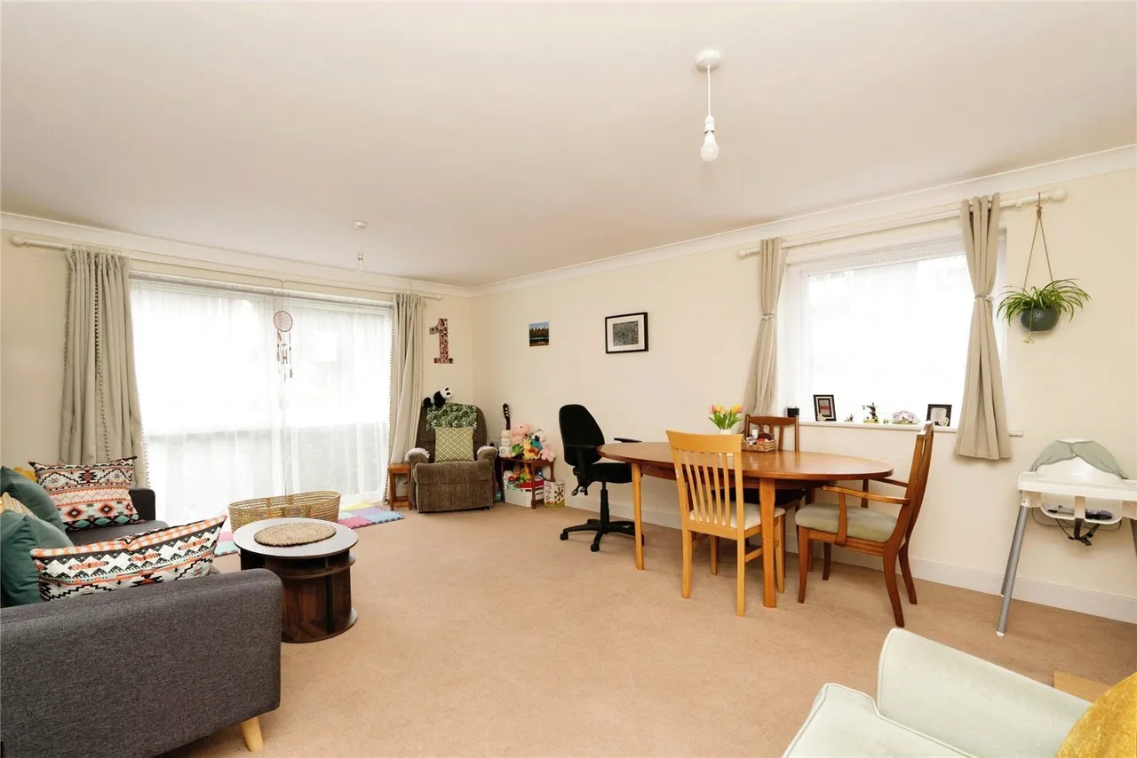 Regents Park Road, Regents Park, SO15, photo 5