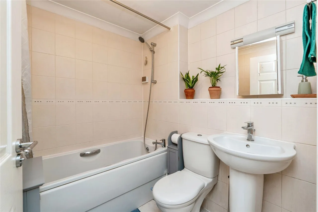 Regents Park Road, Regents Park, SO15, photo 16