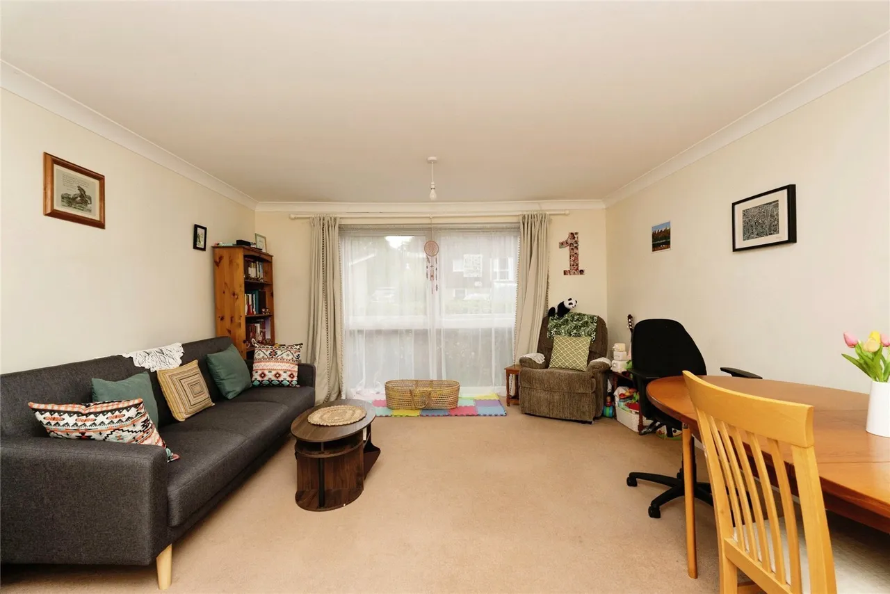 Regents Park Road, Regents Park, SO15, photo 8