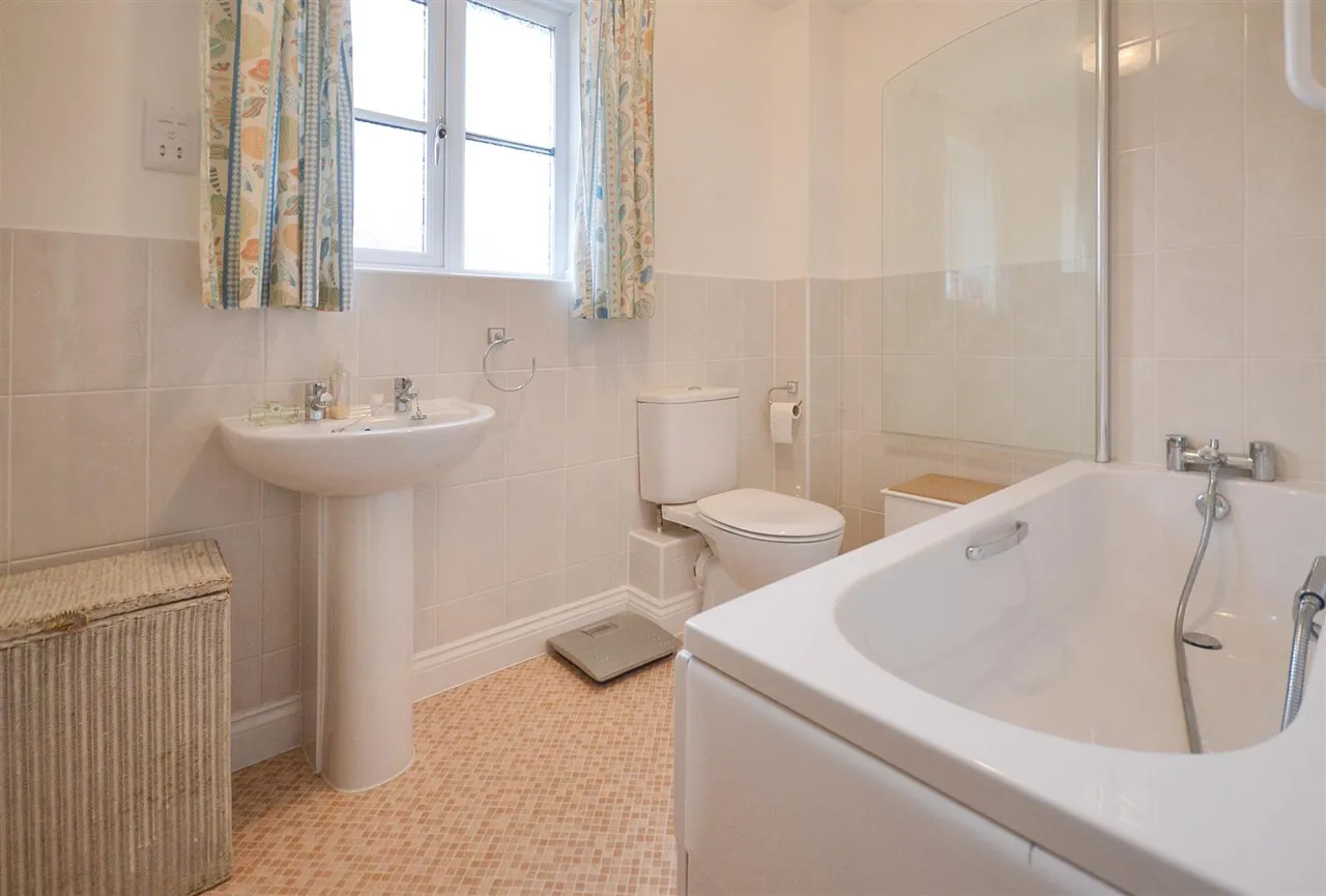 Prideaux Drive, Motcombe, photo 7