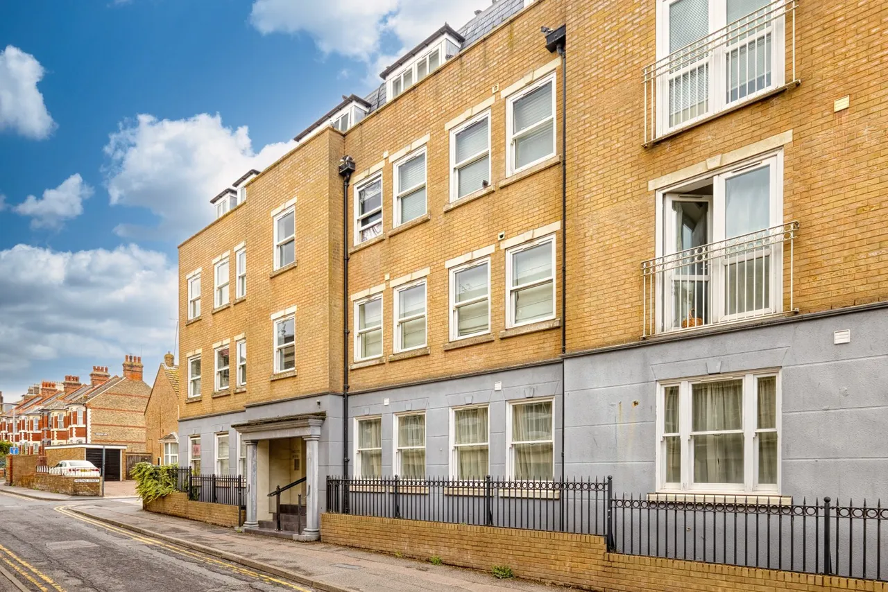 2 bed flat for sale, George Street, Ramsgate, CT11
