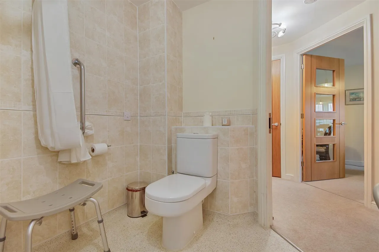 Foxes Road, Newport, PO30, photo 10