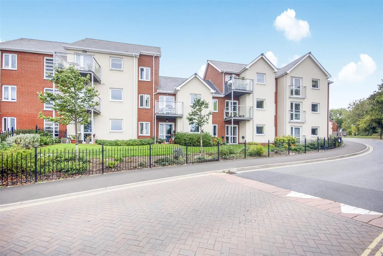 Foxes Road, Newport, PO30, photo 15