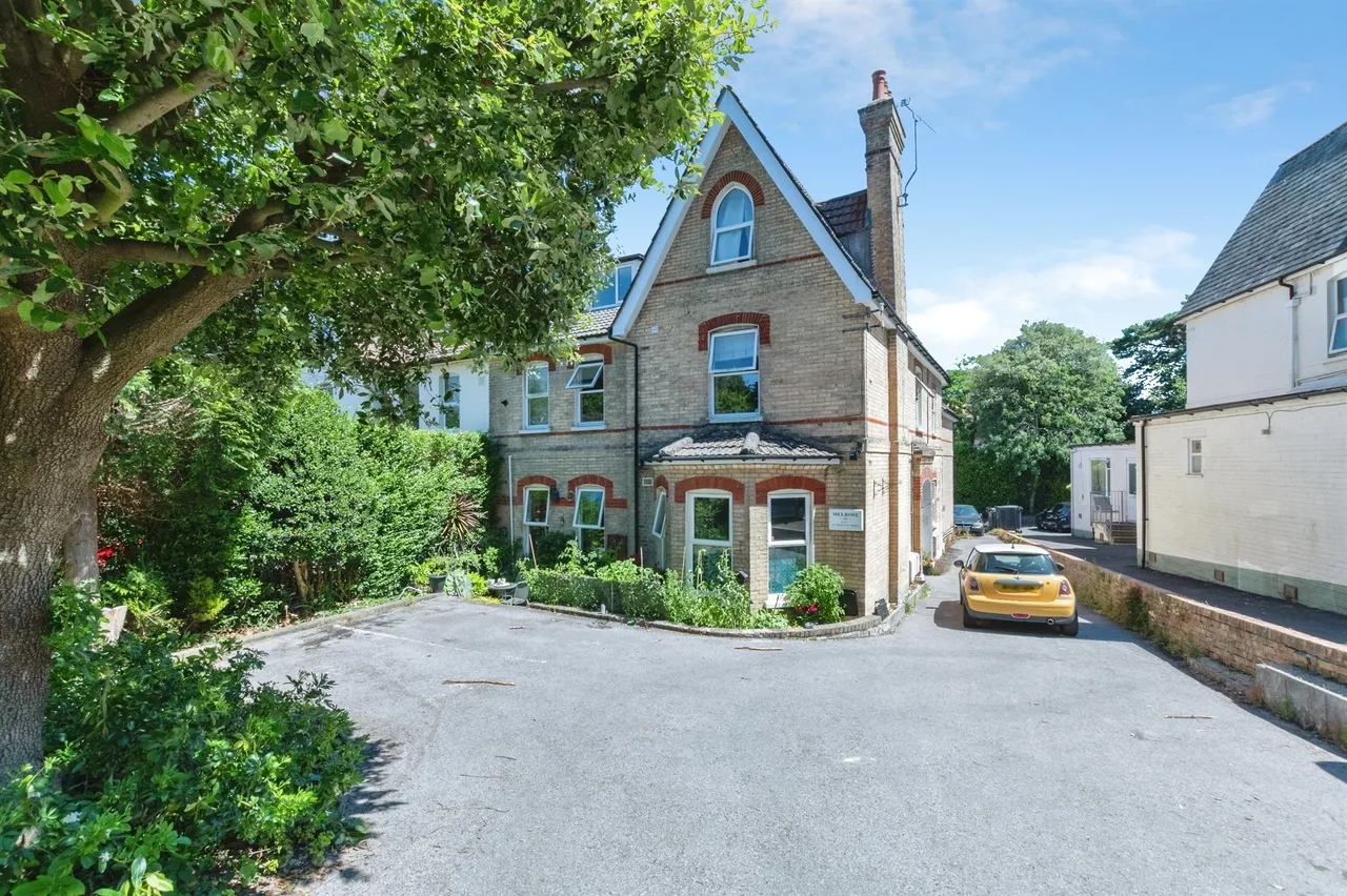 1 bed flat for sale, Crescent Road, Bournemouth, BH2