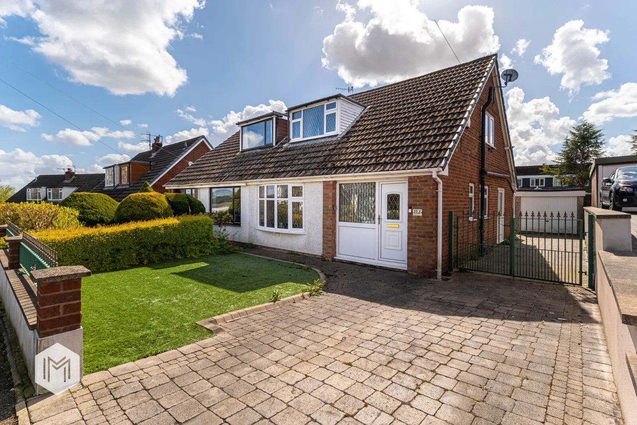 2 bed house for sale — Moorside Road, Tottington, Bury, BL8 3HR