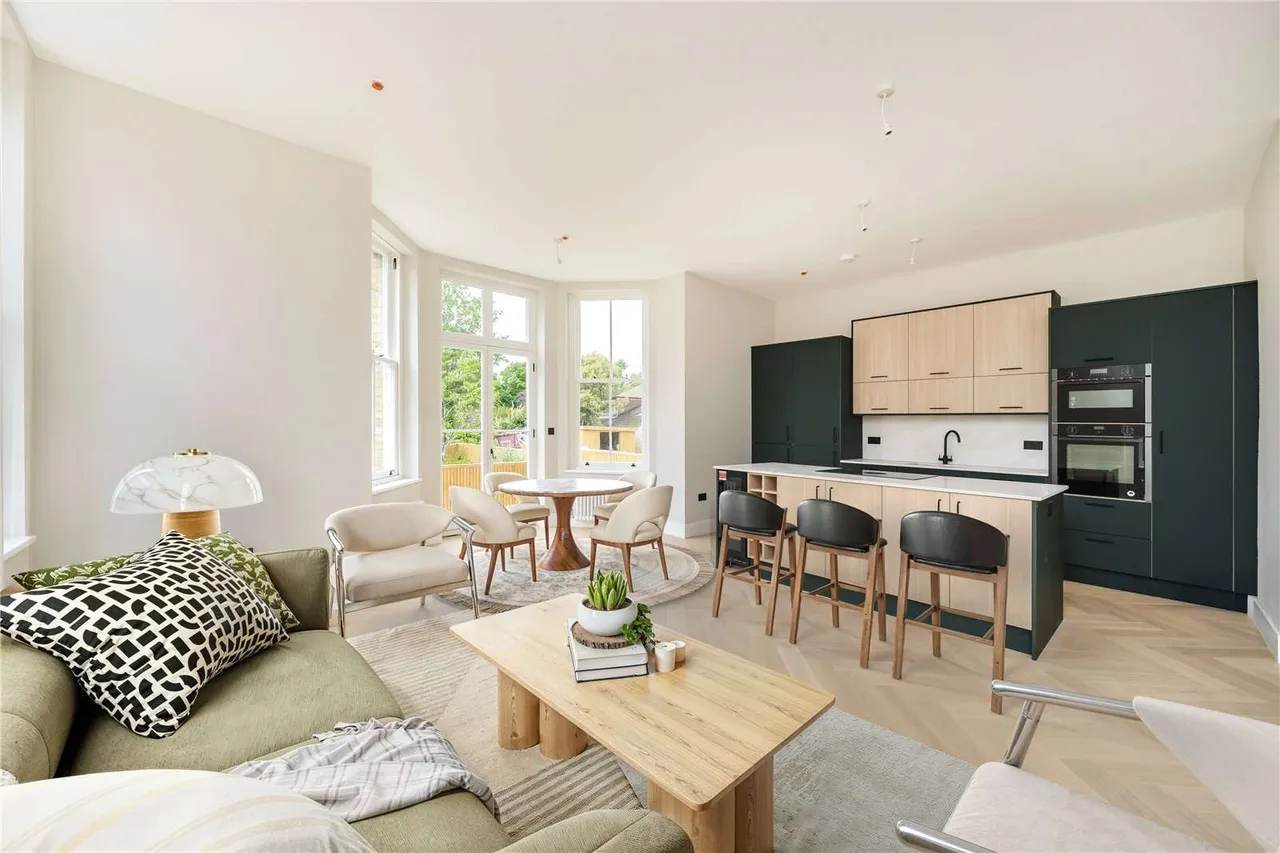 3 bed new development for sale — Thornton Heights, Hillside, Wimbledon, London, SW19 4NQ