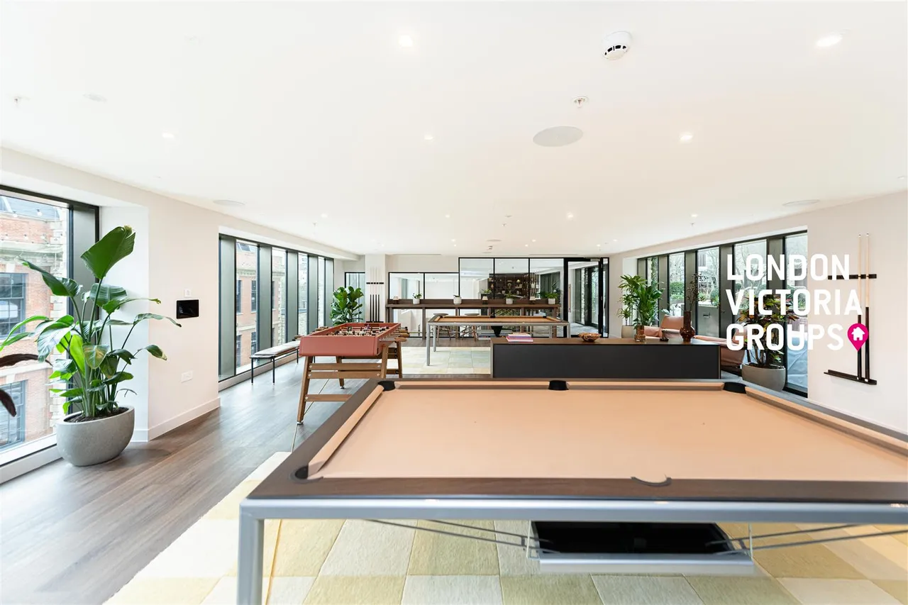 Maple Mews, London, photo 28