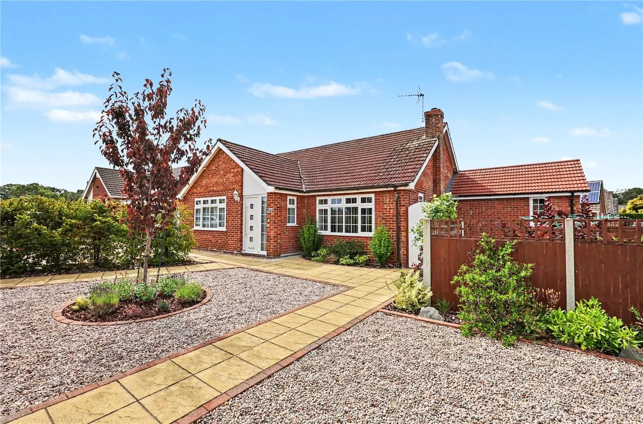 3 bed house for sale — Roedich Drive, Taverham, Norwich, Norfolk, NR8