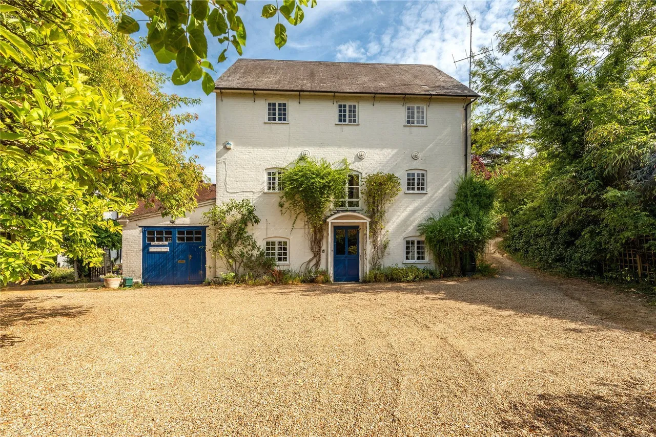7 bed property for sale, Pixham Lane, Pixham, RH4