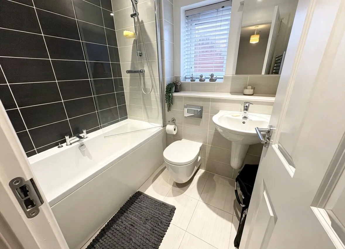 Holden Park, ST18 0ZQ, photo 12