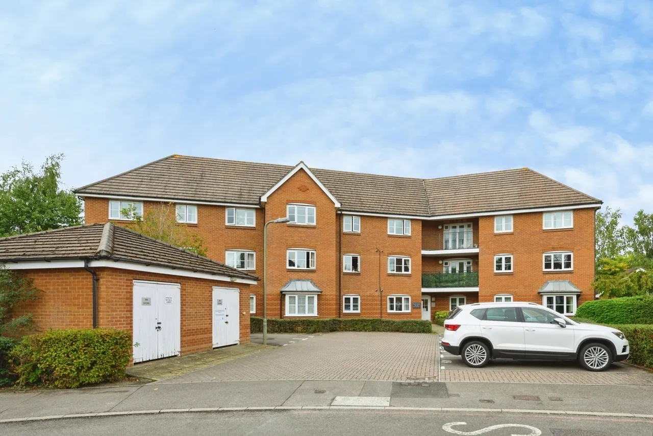 2 bed flat for sale, Tylehurst Drive, Redhill, RH1