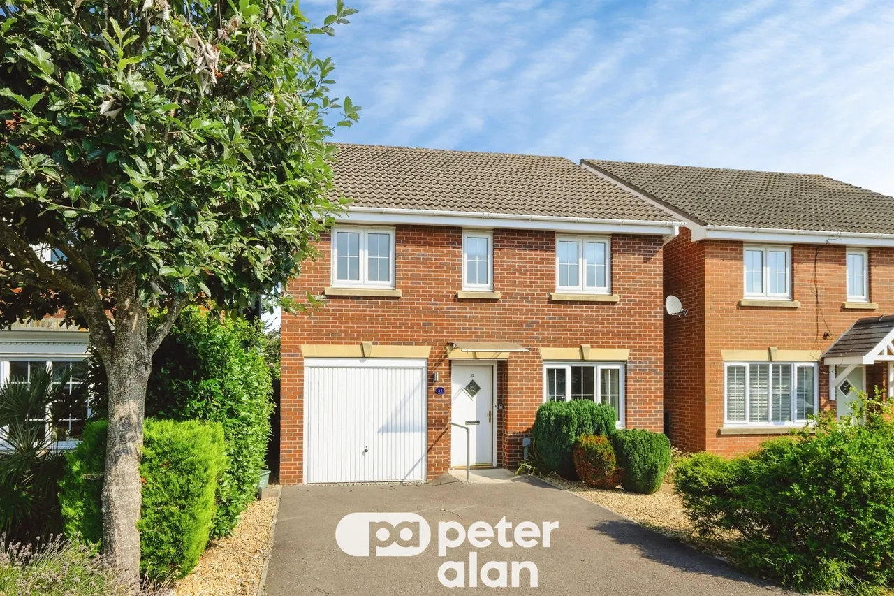 4 bed house for sale, Cornpoppy Avenue, Monmouth, NP25