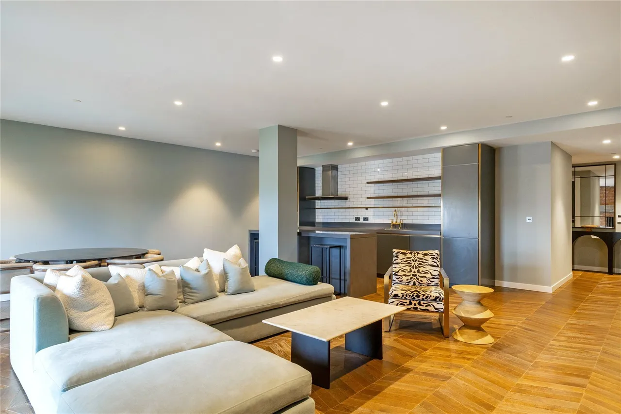 Circus Road West, London, SW11, photo 7