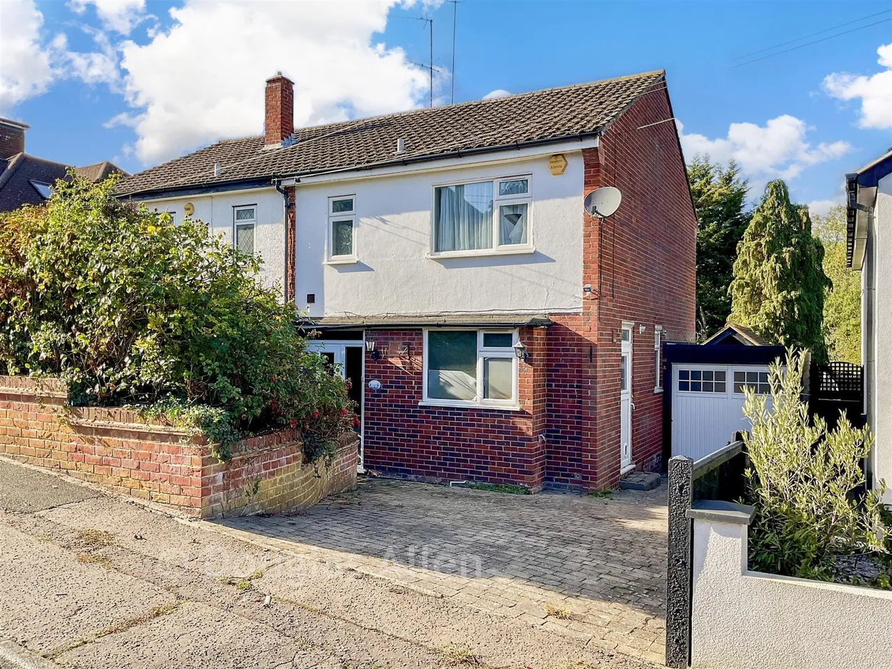 3 bed house for sale, Marjorams Avenue, Loughton, IG10
