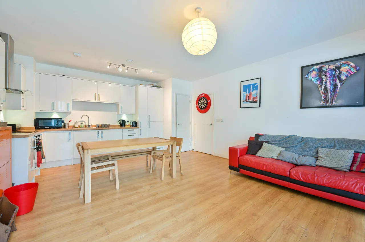 London, SW8, photo 2