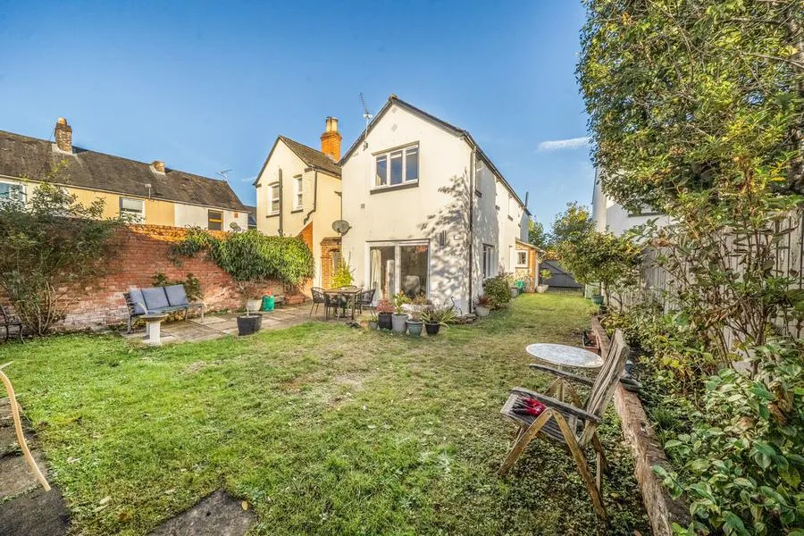 3 bed house for sale, Railway Road, Newbury, RG14