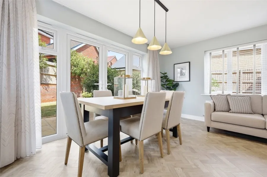 with 4 bedrooms in Saffron Walden, CB11, photo 10