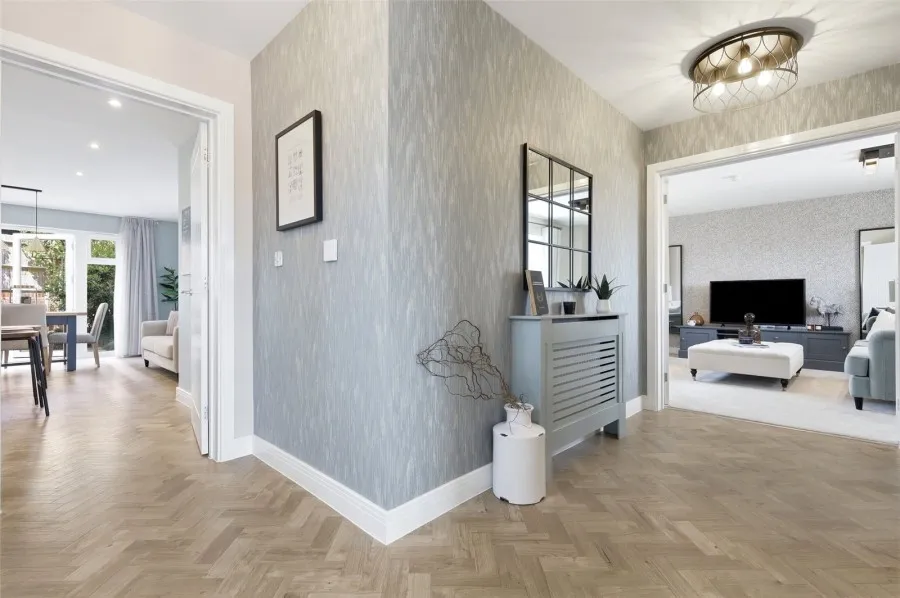 with 4 bedrooms in Saffron Walden, CB11, photo 2