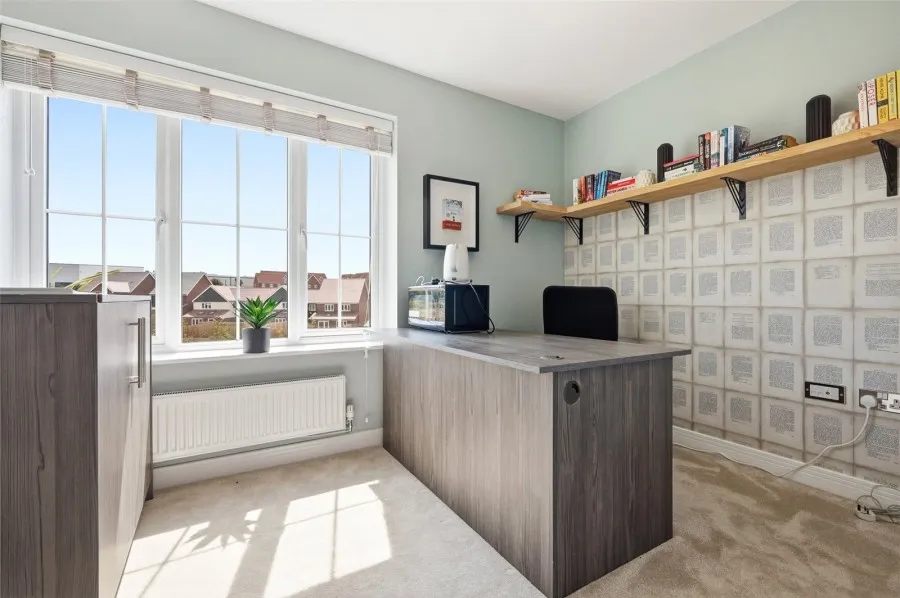 with 4 bedrooms in Saffron Walden, CB11, photo 11