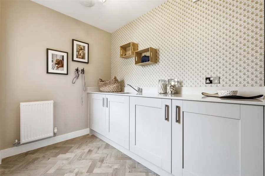 with 4 bedrooms in Saffron Walden, CB11, photo 9
