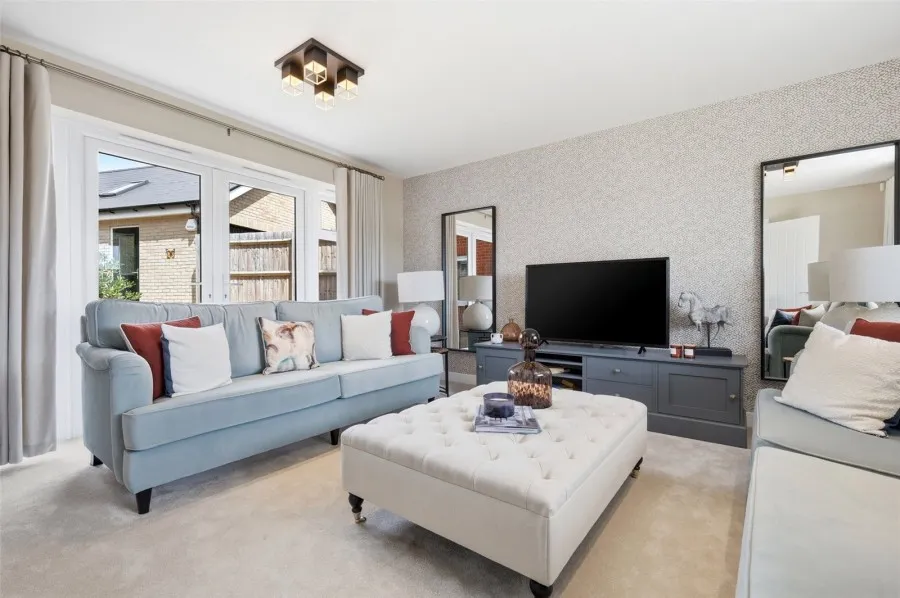with 4 bedrooms in Saffron Walden, CB11, photo 3