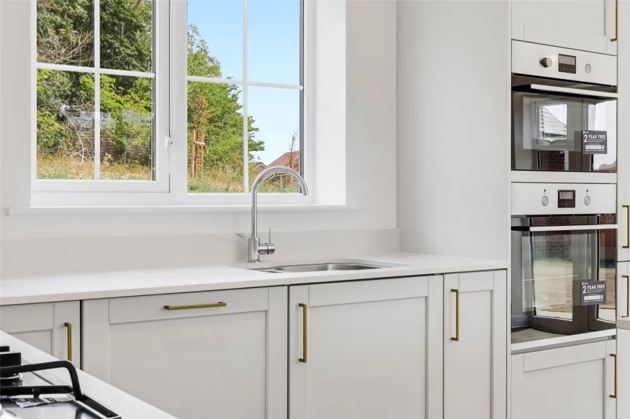 with 4 bedrooms in Saffron Walden, CB11, photo 8