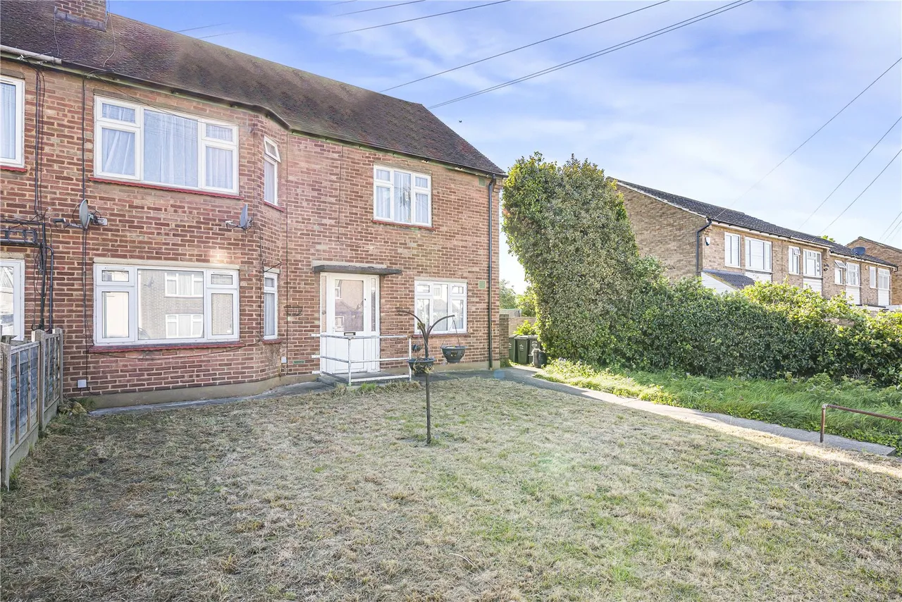 2 bed 2 bedroom property for sale, Knockhall Chase, Greenhithe, DA9