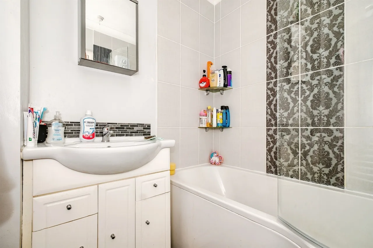Lamorna Grove, Worthing, BN14, photo 11