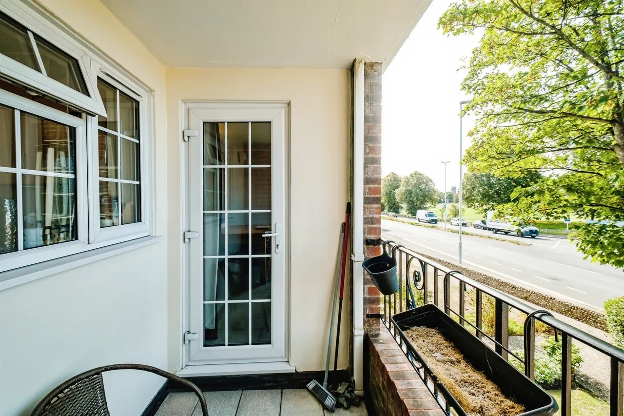 Lamorna Grove, Worthing, BN14, photo 13