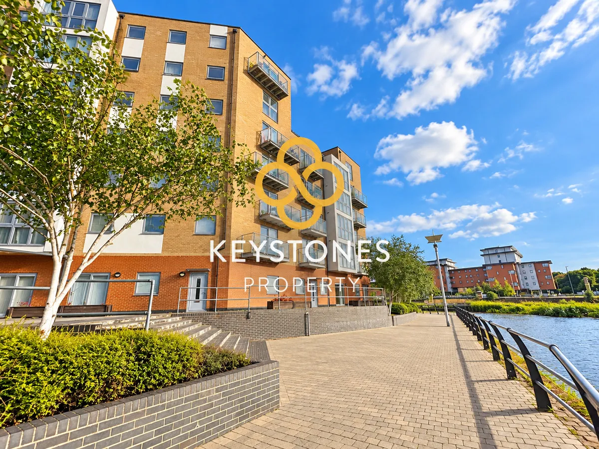 2 bed flat for sale, Hawkins Road, Colchester, CO2