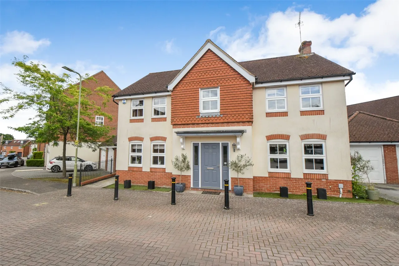 4 bed house for sale — Felders Mede, Hook, Hampshire, RG27 9TX