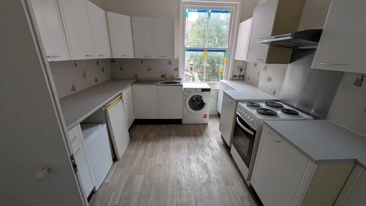 Radnor Park Crescent, Folkestone, CT19, photo 3