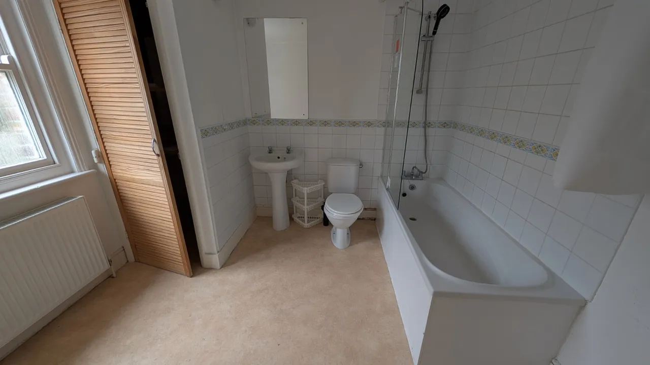 Radnor Park Crescent, Folkestone, CT19, photo 11
