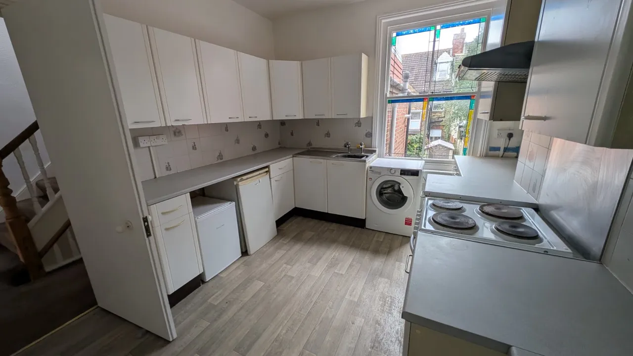 Radnor Park Crescent, Folkestone, CT19, photo 4