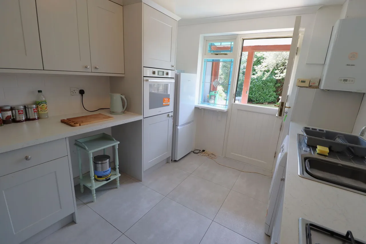 Milton Close, Rayleigh, Essex, SS6 8YN, photo 11