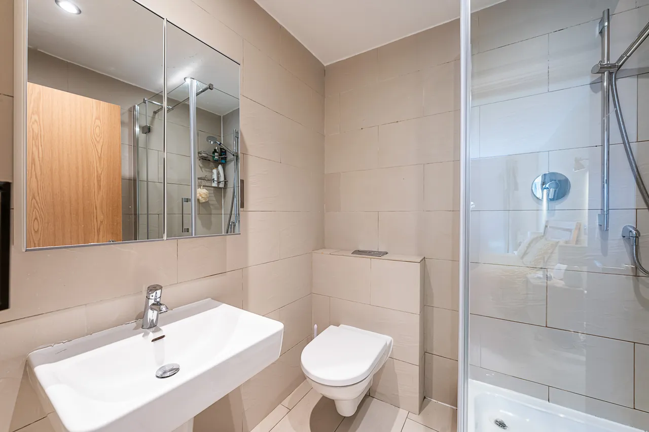 Wandsworth Road, London, SW8, photo 13