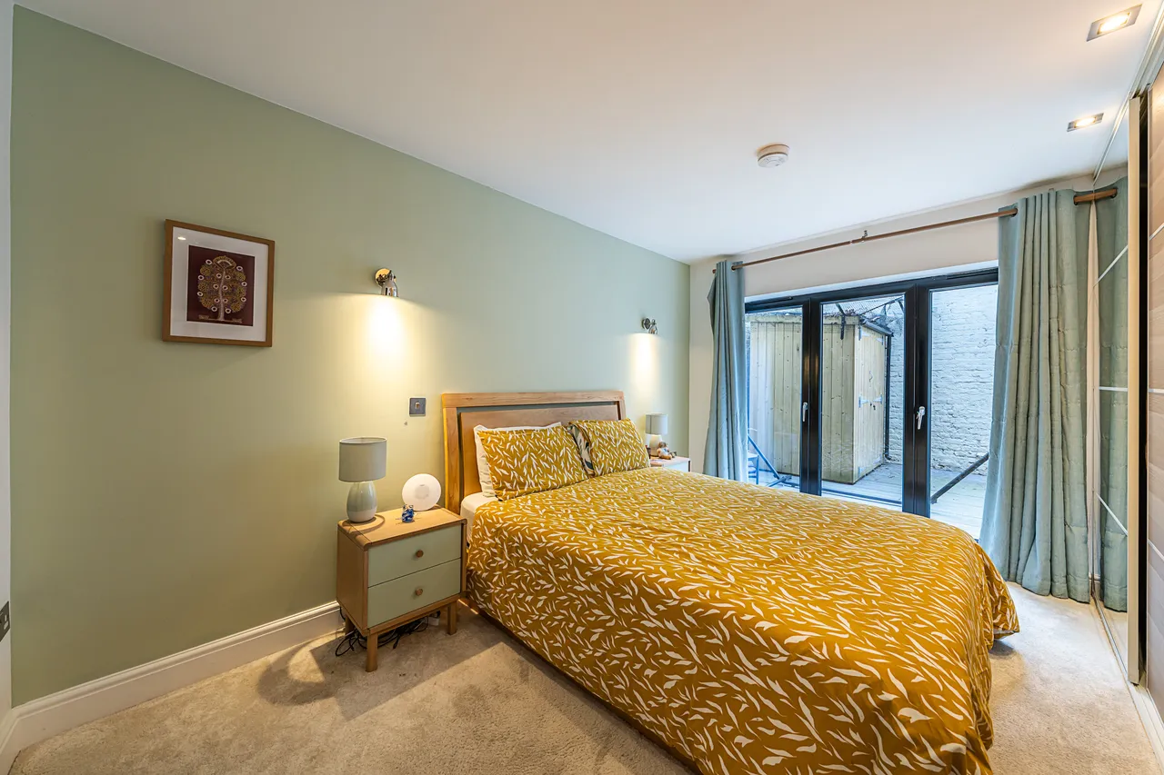 Wandsworth Road, London, SW8, photo 5