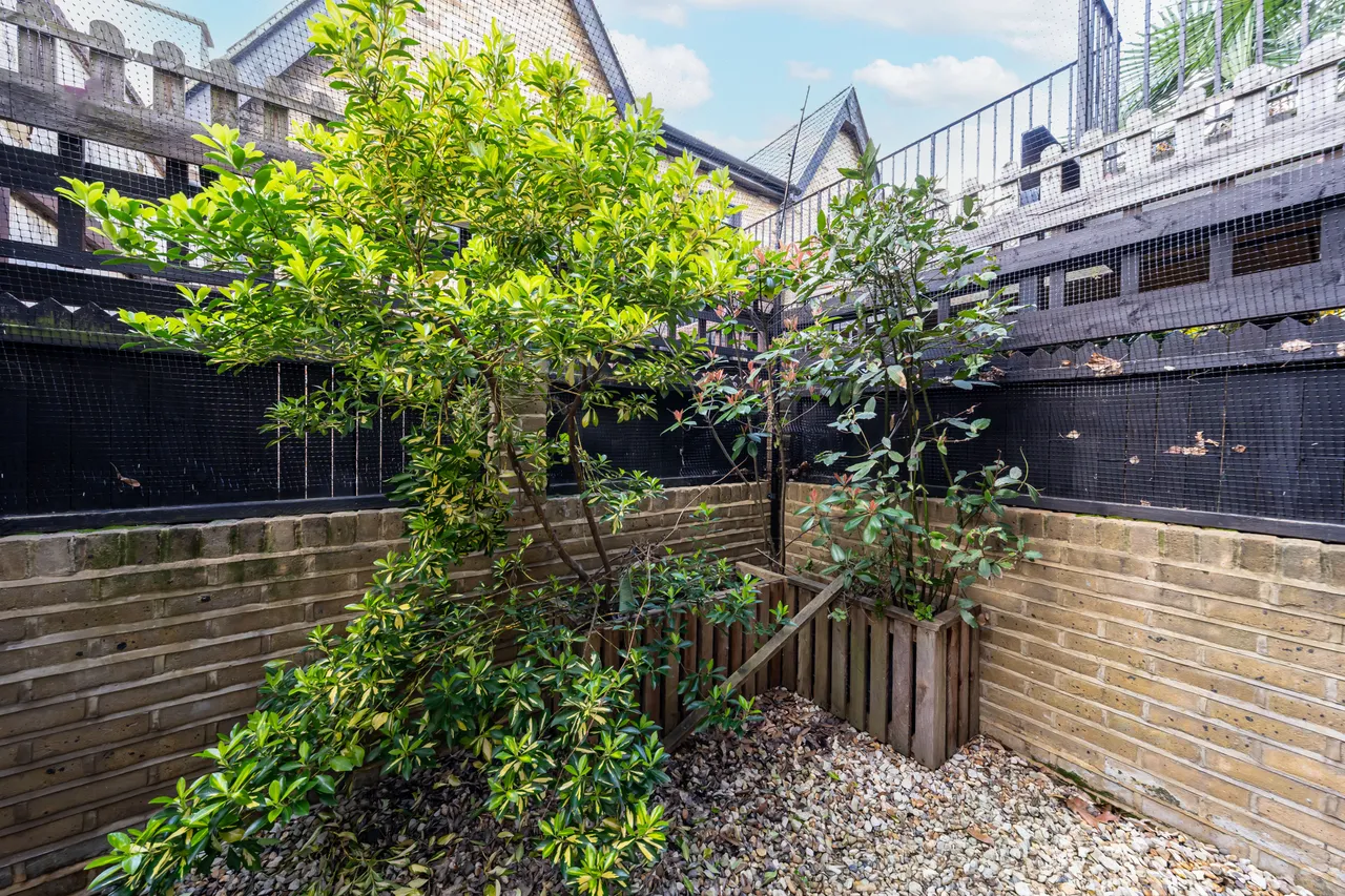 Wandsworth Road, London, SW8, photo 7