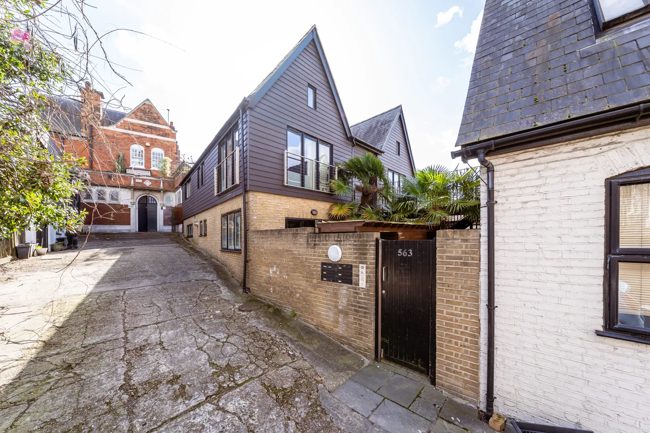 2 bed flat for sale, Wandsworth Road, London, SW8