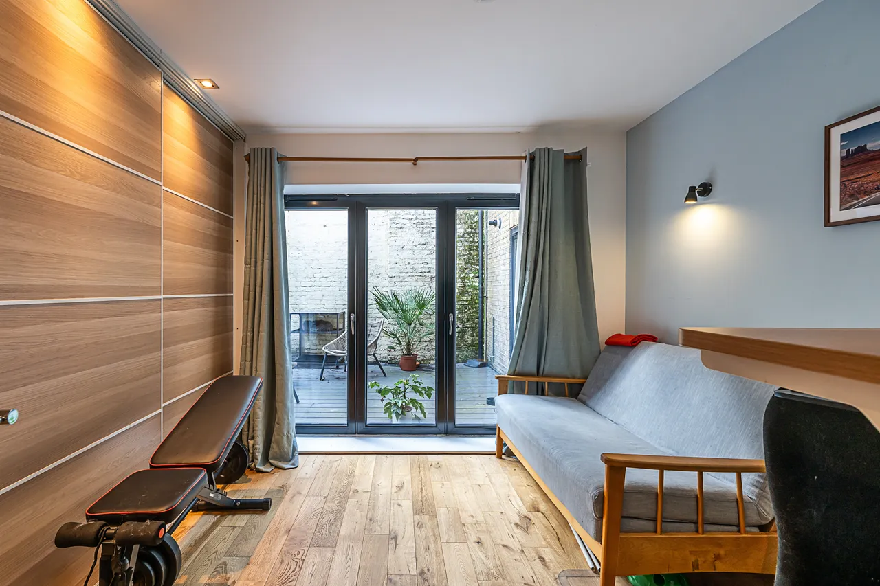 Wandsworth Road, London, SW8, photo 6