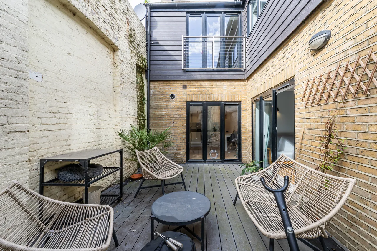 Wandsworth Road, London, SW8, photo 3