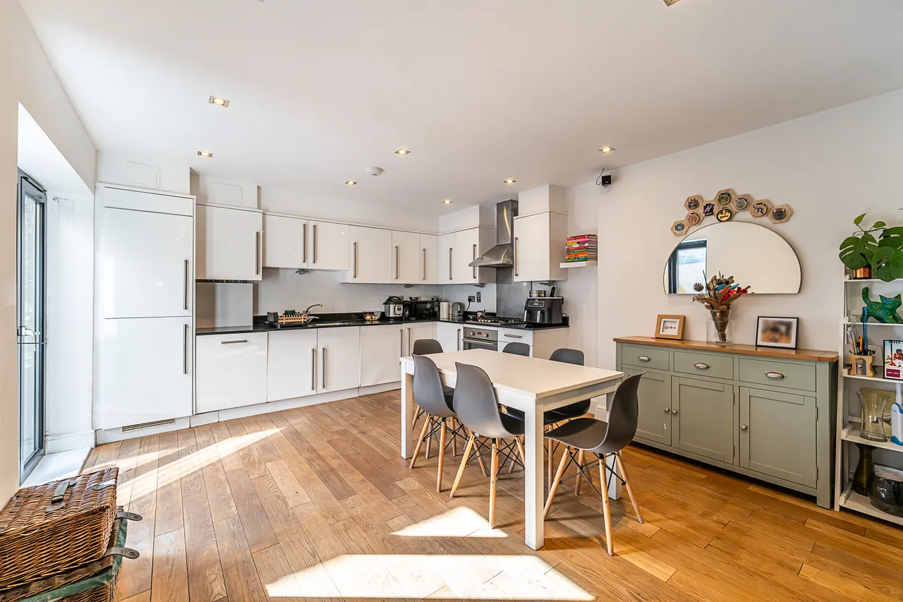 Wandsworth Road, London, SW8, photo 11