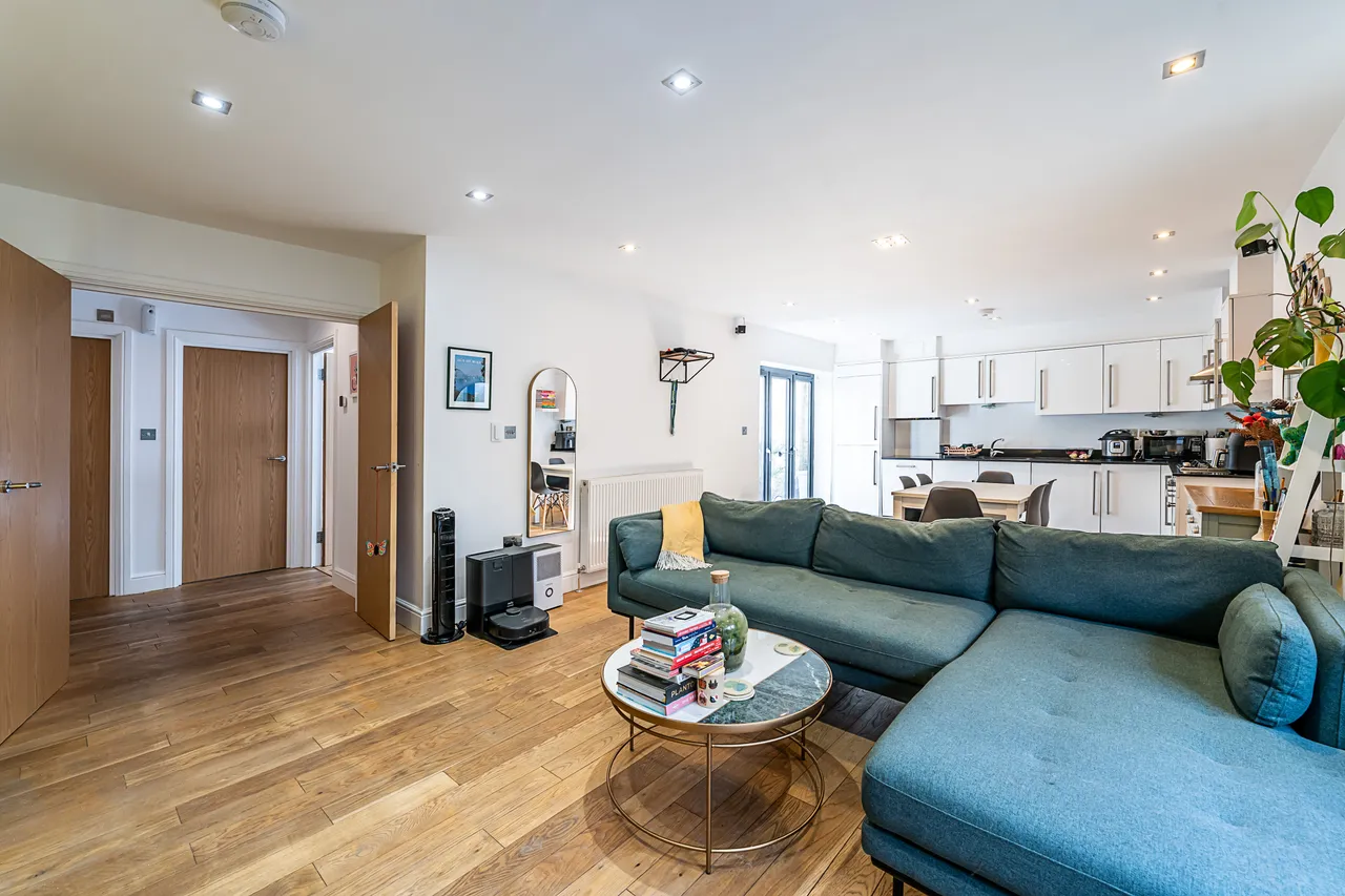 Wandsworth Road, London, SW8, photo 12