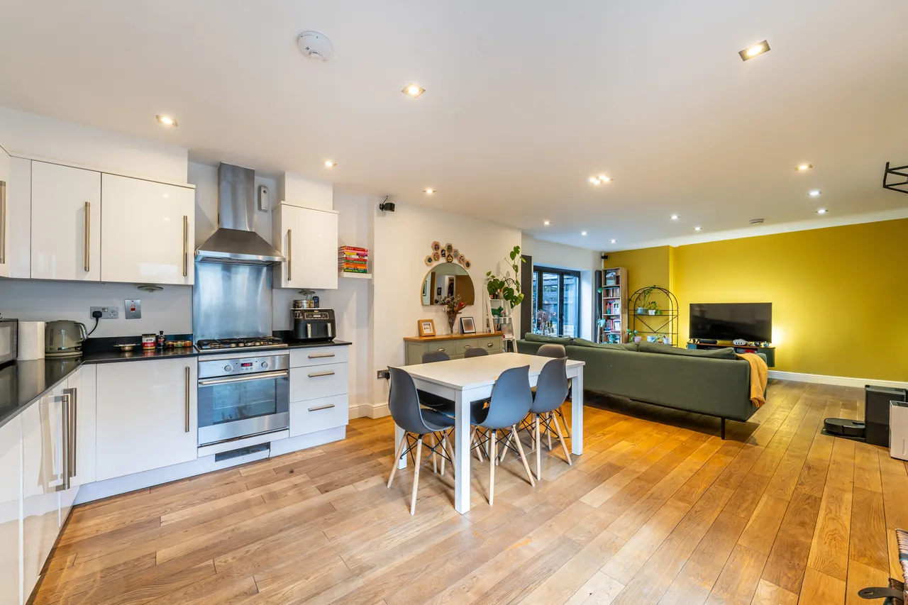 Wandsworth Road, London, SW8, photo 2